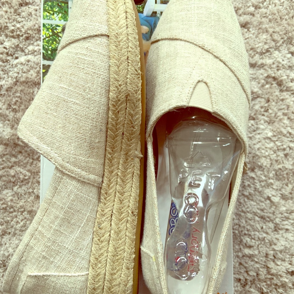 LN-Bob’s by Sketchers sparkle memory foam wedge